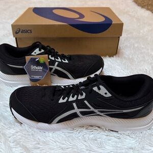 Womans Asics shoes